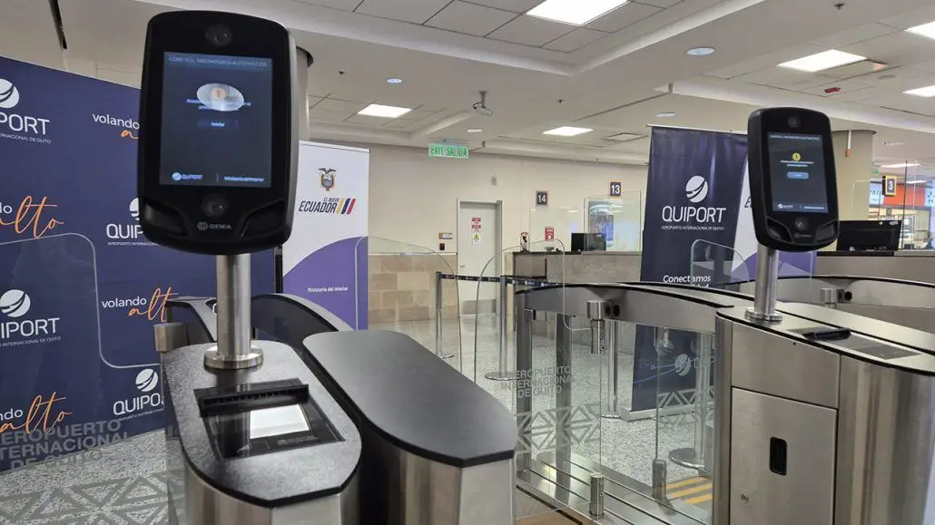 puertas biometricas e-gates migracion salidas interancionales internacional aeropuerto de Quito Mariscal Sucre vuelos aerolineas destinos rutas