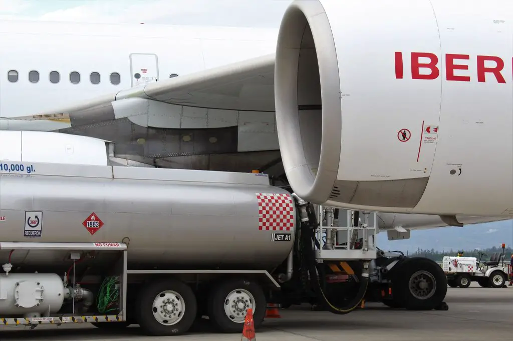 ¿Qué tipo de gasolina usa un avión comercial?