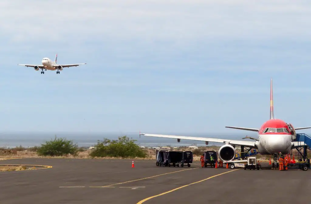 frecuencias galápagos vuelos equair latam ecuador avianca ecuador vuelo baltra san cristobal aeroregional