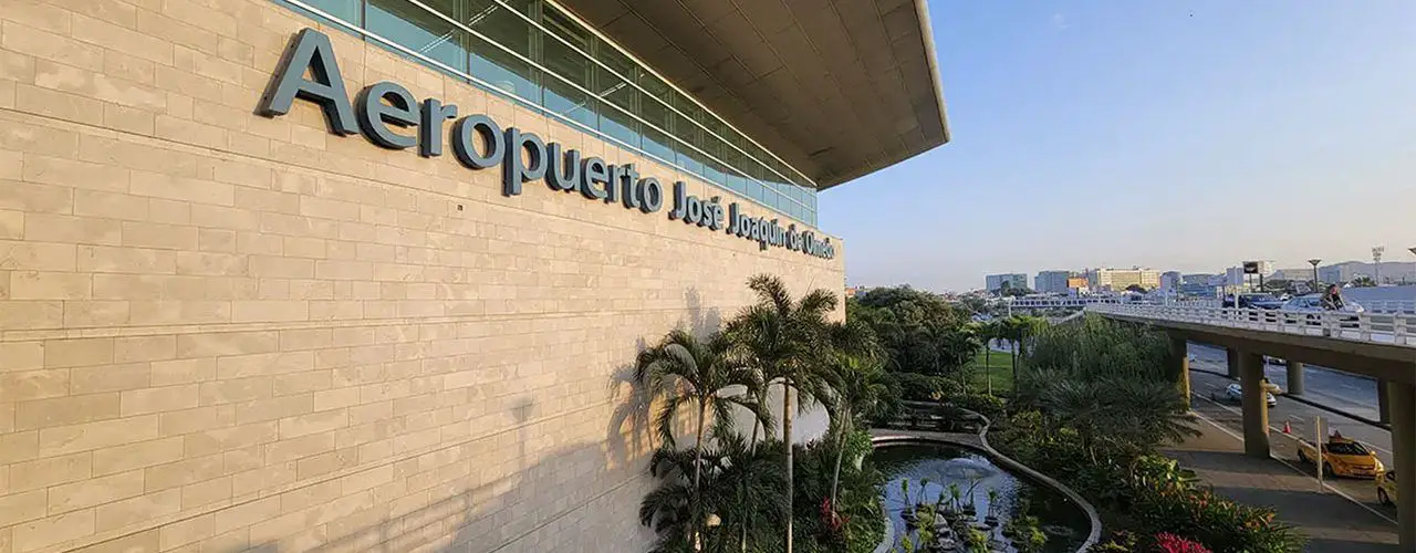 Les mesures de sécurité sont renforcées pour les passagers dans les aéroports d'Équateur, Quito, Guayaquil, couvre-feu pour les vols.