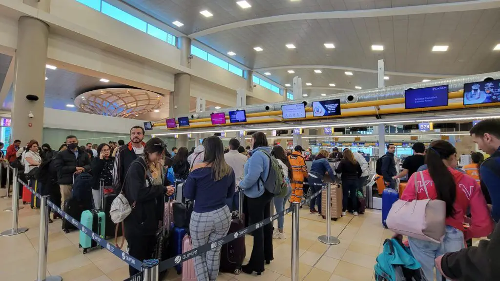 Quito Miami vuelo reporte servicio check in chequeo documentos itinerario viaje vuelos