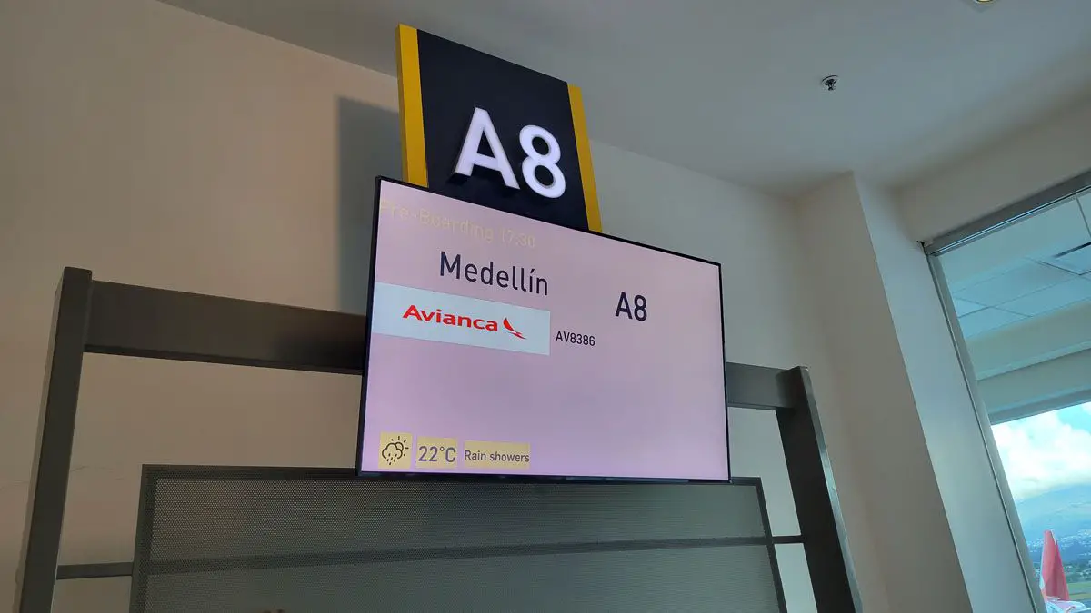 inaugural flight quito medellin avianca