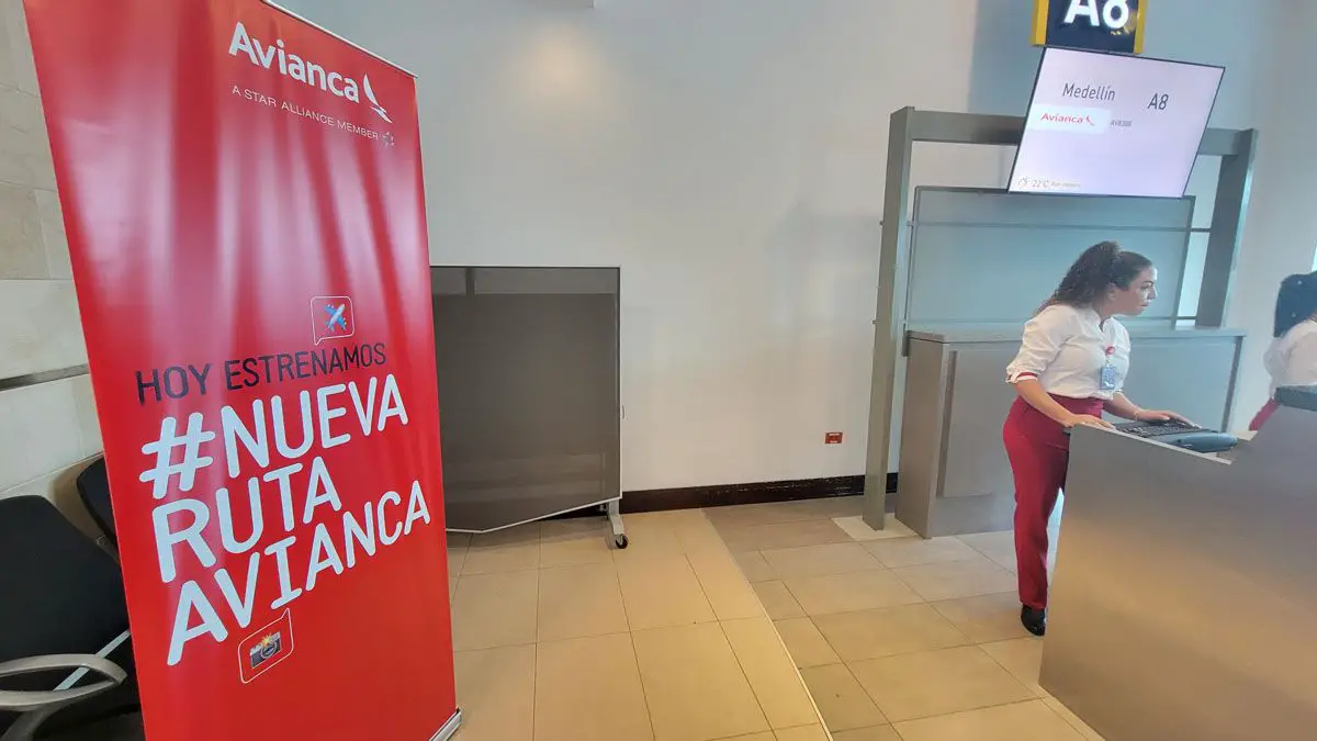 inaugural flight quito medellin avianca