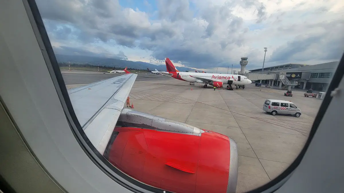 inaugural flight quito medellin avianca