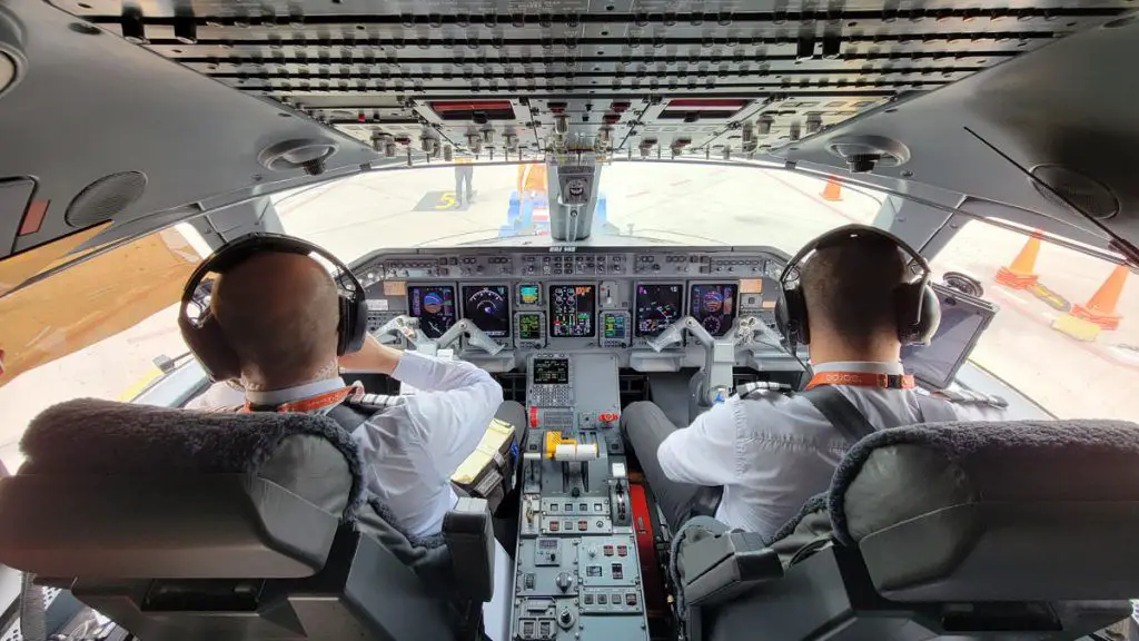 embraer 145 cabina de mando pilotos cockpit