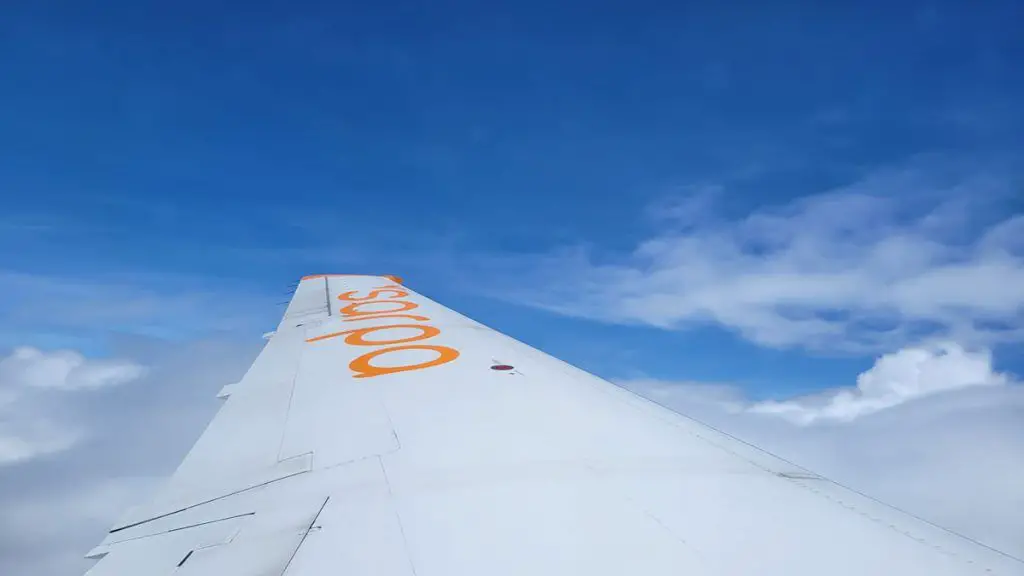 vuelos quito cali sarpa aerolinea embraer 145 operacion costo horarios