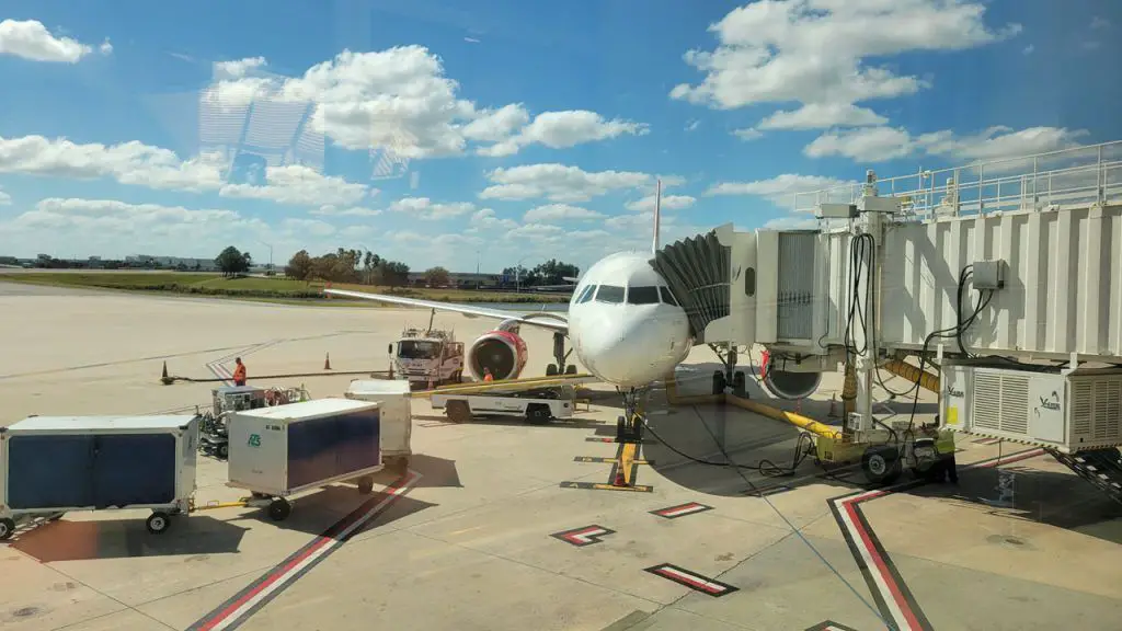 avianca quito orlando vuelo vuelos ruta horarios costo precio horario itinerario ecuador reporte de vuelo como es volar equipaje maleta de mano bodega servicio