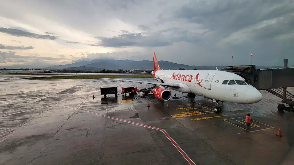 ruta quito san josé vuelo costa rica avianca ecuador reporte comida costo horarios precios visa