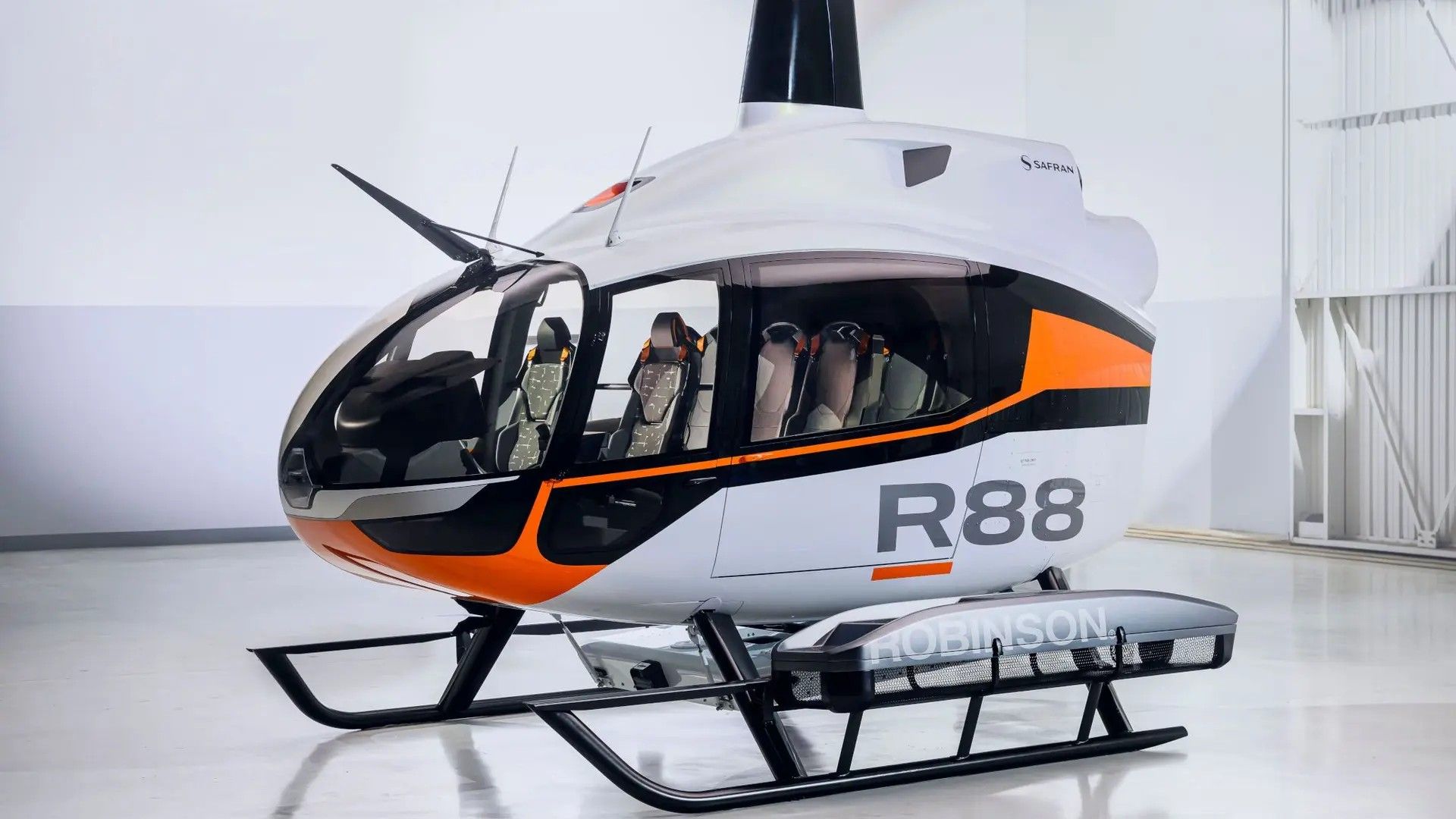 ロロピアーナ Robinson returns to present a new helicopter: The R88 | Blog
