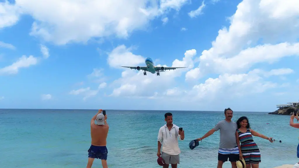 sint maarten san martin saint martin que hacer conocer visitar actividades lugares recomendados hoteles restaurantes transporte taxi bus maho beach philipsburg marigot simpson bay aeropuerto princess juliana SXM