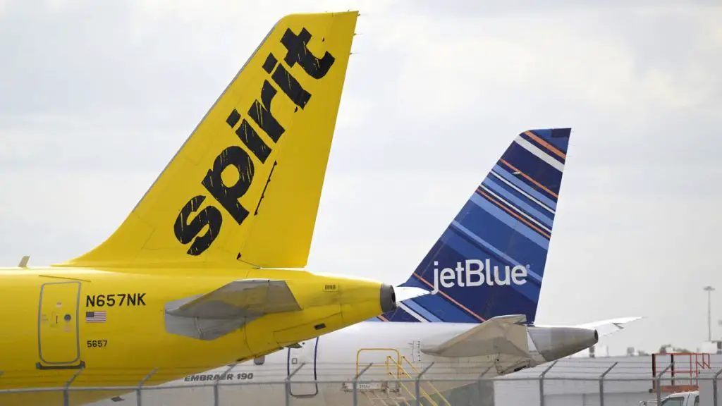 spirit jetblue fusion compra aerolinea vuelos frontier