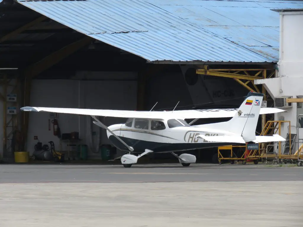 ENDECOTS taxi aéreo en Ecuador