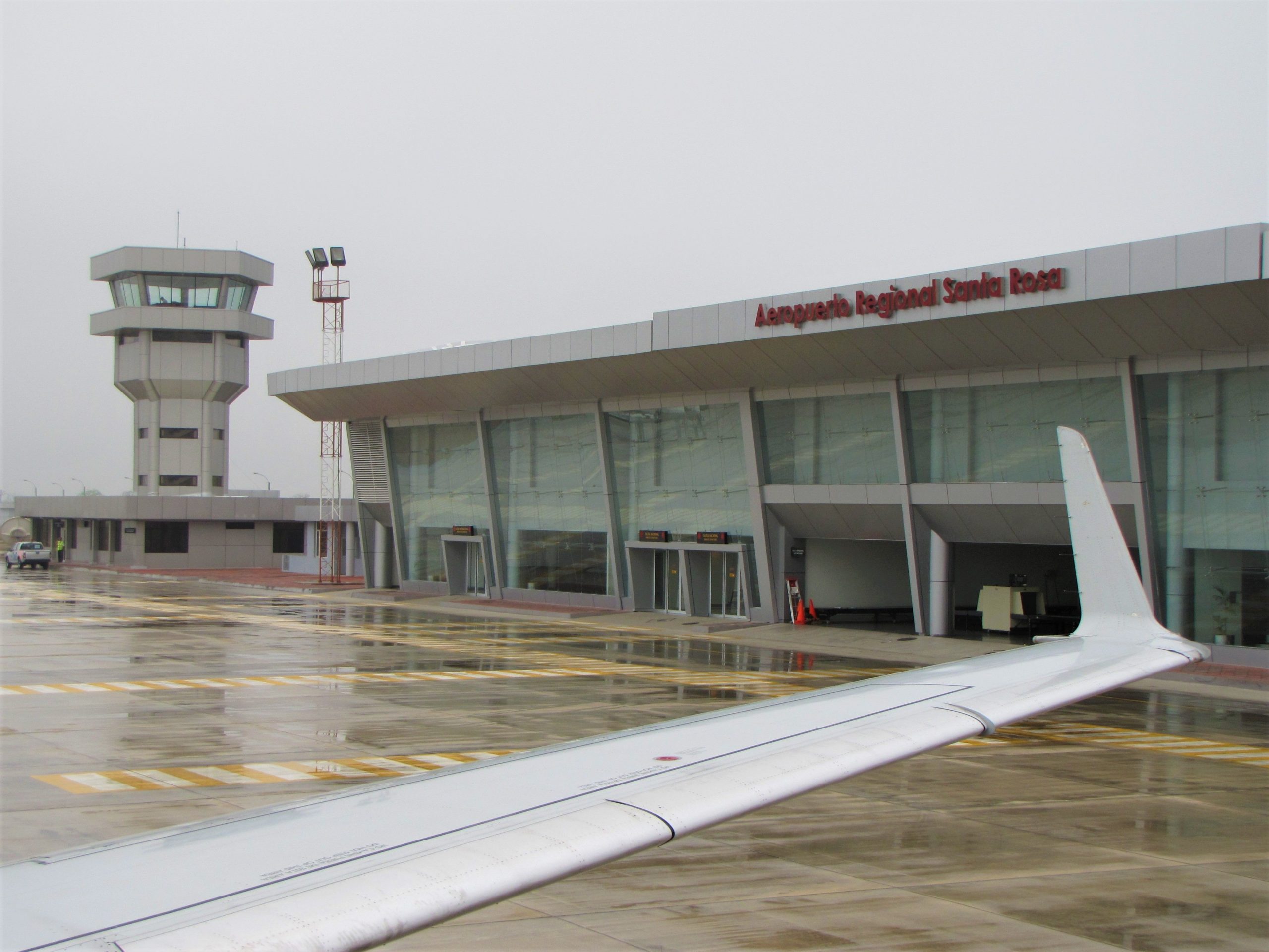 Toque de Queda no implica que se cierren los aeropuertos en Ecuador Toque de Queda