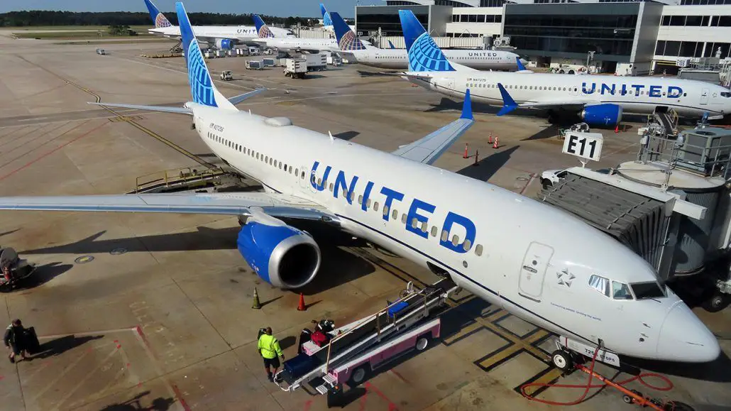 united airlines flota aviones destinos wi-fi Starlink rutas velocidad servicio aerolinea Boeing 737
