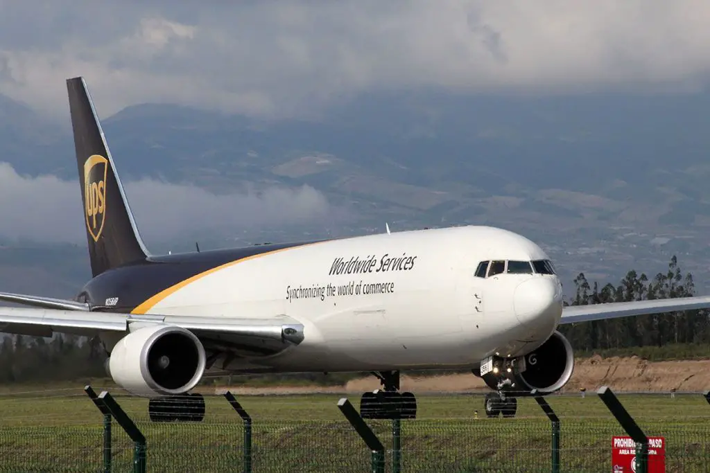 UPS cargo quito guayaquil ecuador