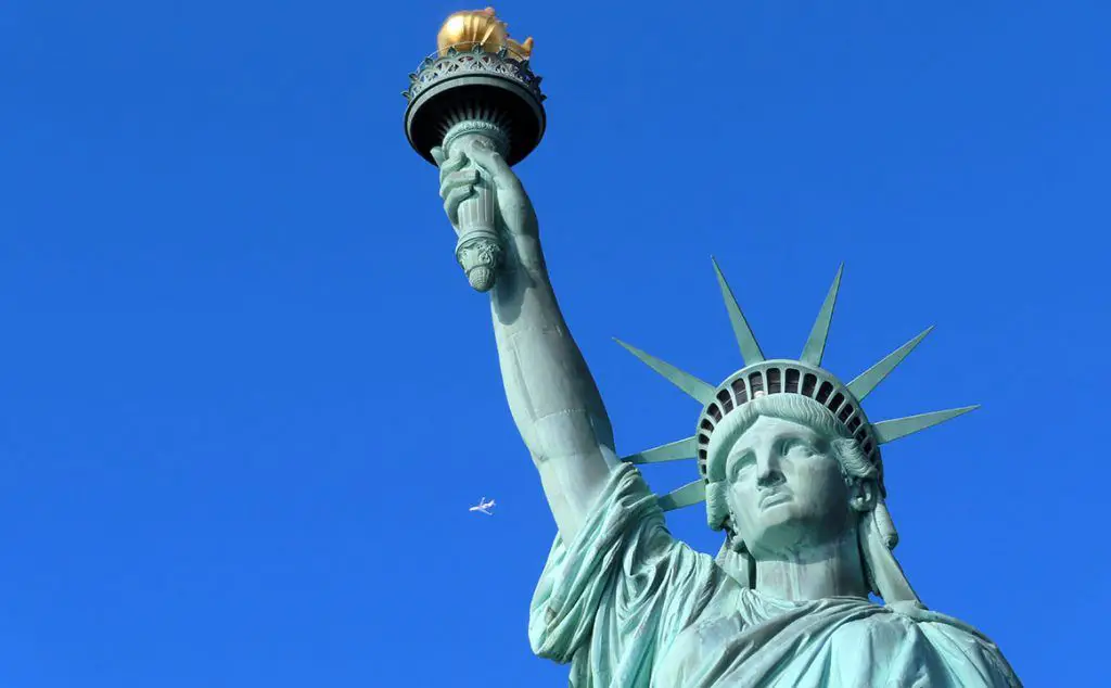 Visa conexión Estados Unidos escala transito vuelos internacionales eeuu europa asia oceania africa medio oriente catar emiratos turquia