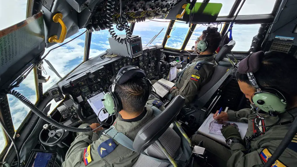 experiencia volar avion militar vuelo Loockhead Hercules C-130 FAE898 Fuerza Aerea Ecuatoriana FAE vuelos aviones flota