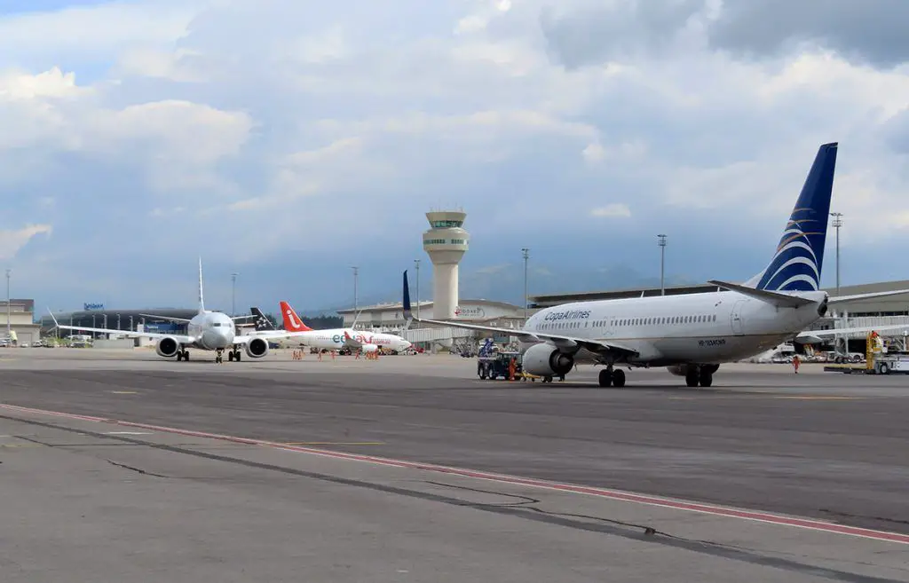 canceled flights quito guayaquil state delayed flight how to get there vias activas airlines united delta american latam avianca equair aeroregional loja basin manta