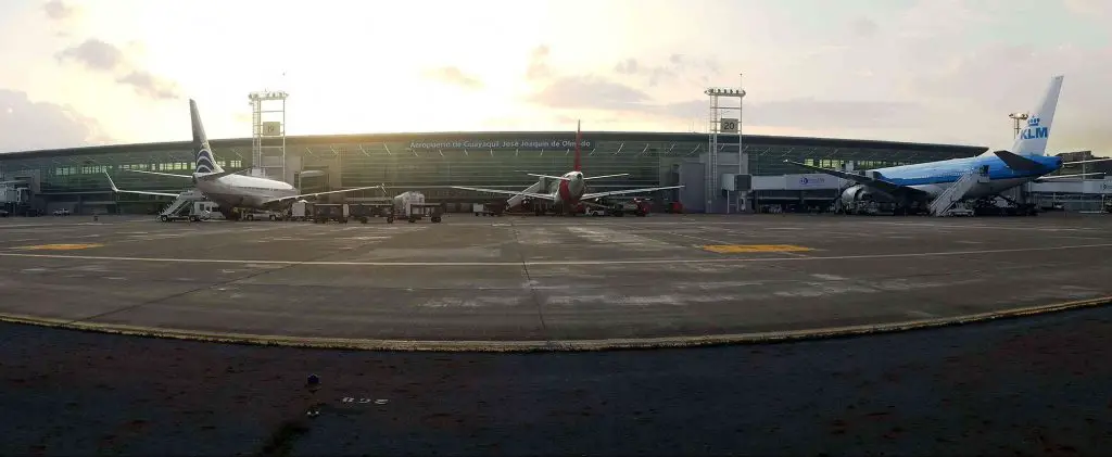 vuelos cancelados ecuador coronavirus quito guayaquil aeropuertos