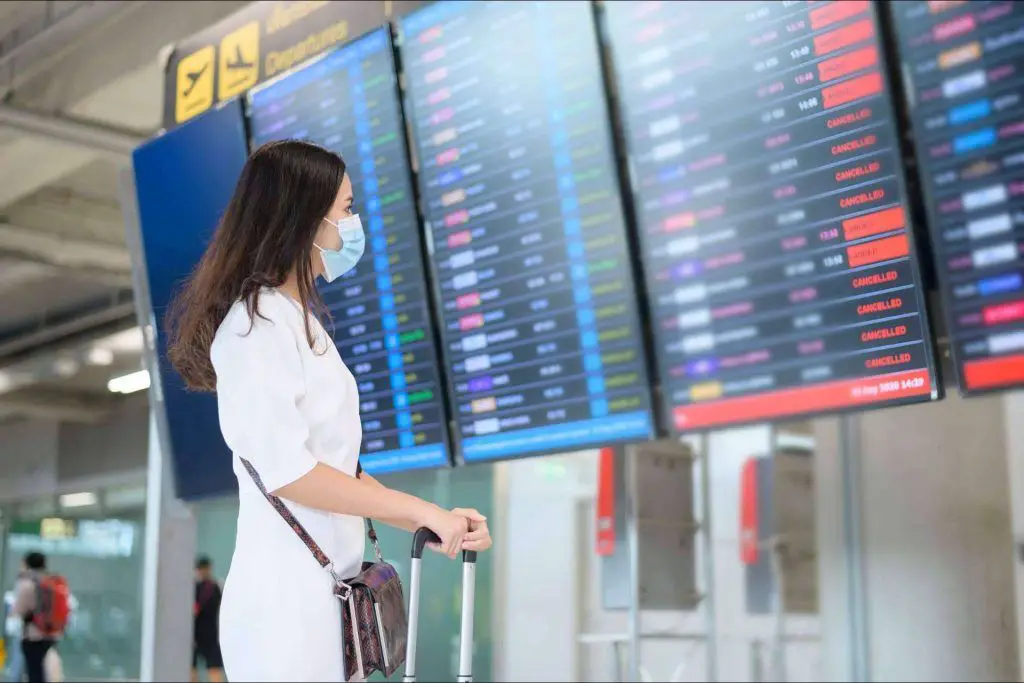 vuelos cancelados aerolineas coronavirus covid omicron vuelo prueba pcr