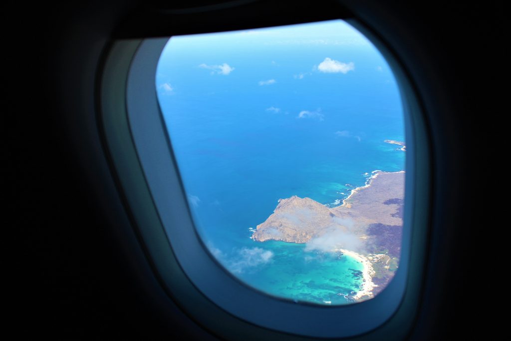 ¿Por qué no hay vuelos directos hacia Galápagos desde el mundo?