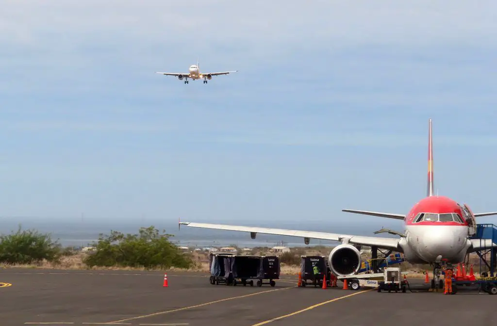vuelos manta galapagos baltra san cristobal nuevo aeropuerto terminal vuelo