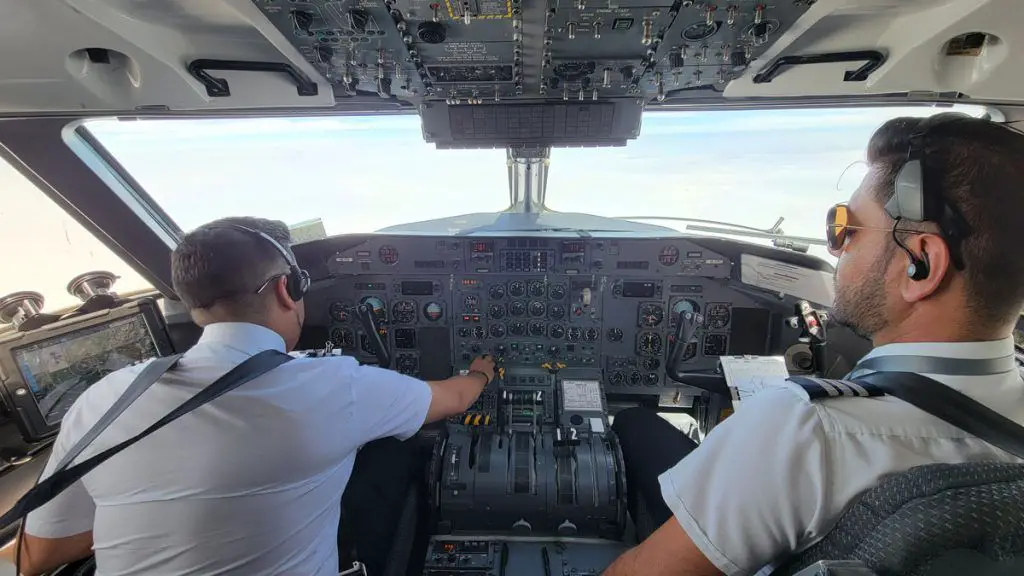 vuelo quito esmeraldas cartavia avioandes guayaquil horarios costo